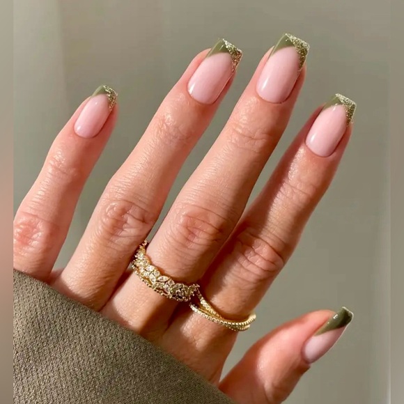 ⚠️SOLD⚠️ 24 Green & Gold Glitter French Manicure Short Square Press On Nails - Picture 4 of 4